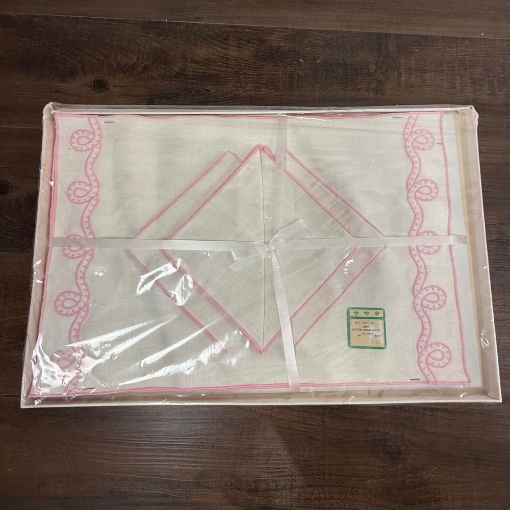 Vintage 8 Pc Linen Mat Set White Pink Scroll Embroidered Placemats Napkins NEW